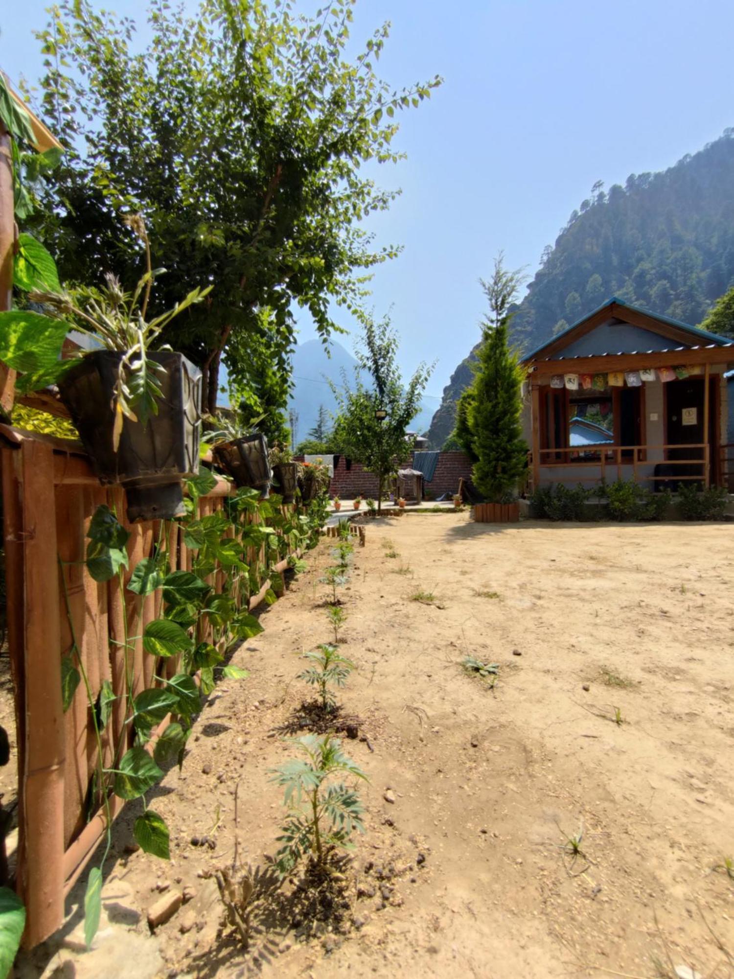 Lee Garden Himalayan Wooden Cottages Kasol Exterior foto